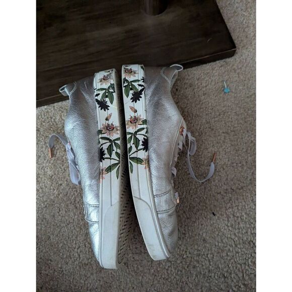 Ted Baker London Roulym Metallic Silver Floral Sneakers Women's Size 9 - Picture 3 of 6